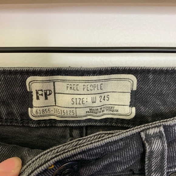 Free People black cropped raw hem jeans - Picture 4 of 9